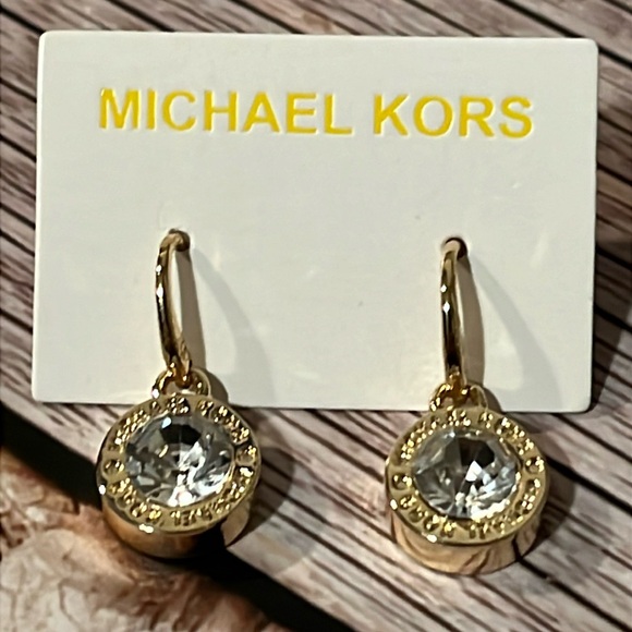 Michael Kors Jewelry - 💥NWT💥 Michael Kors Gold tone & Crystal drop earrings! 😍